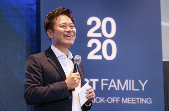 박정호 SK텔레콤 사장이 2일 '2020년 SK ICT 패밀리 신년회'에서 신년 메시지를 발표하고 있다.  SK텔레콤 제공